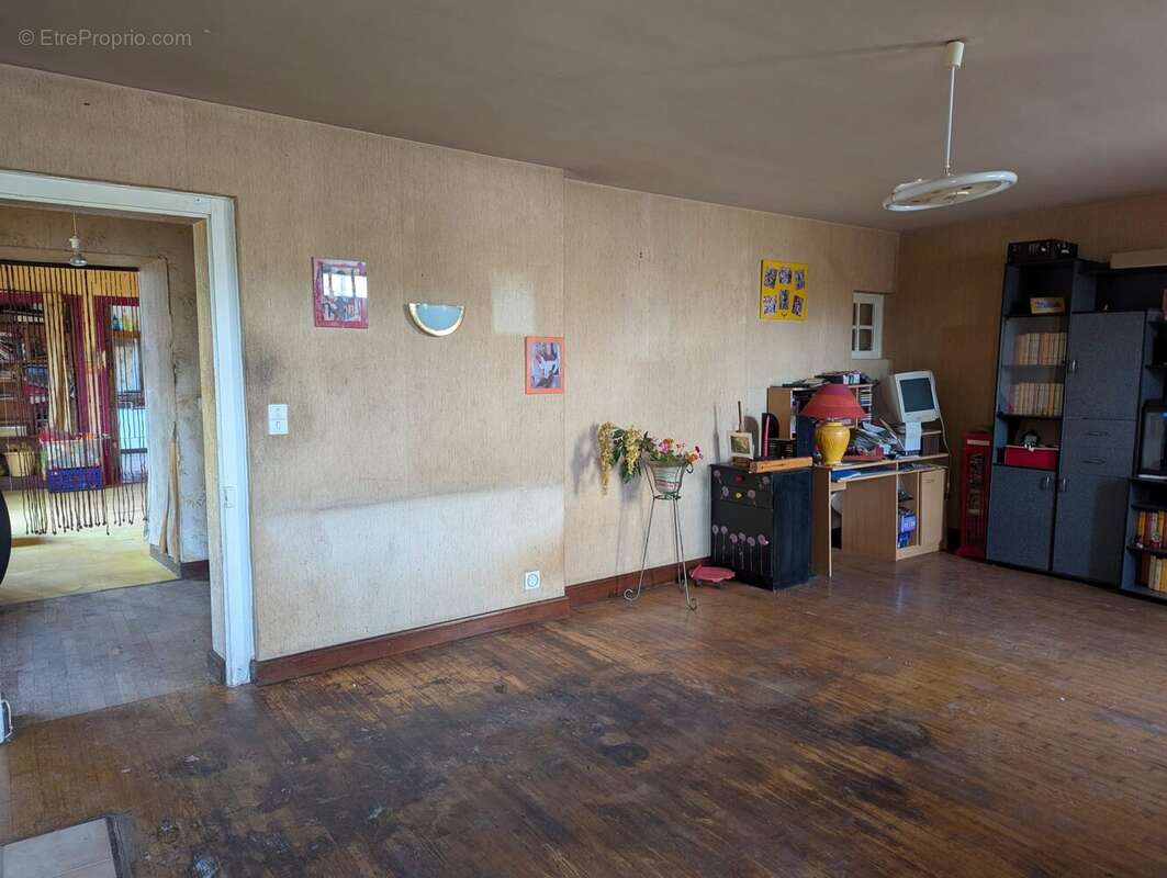 Maison à EYMOUTIERS