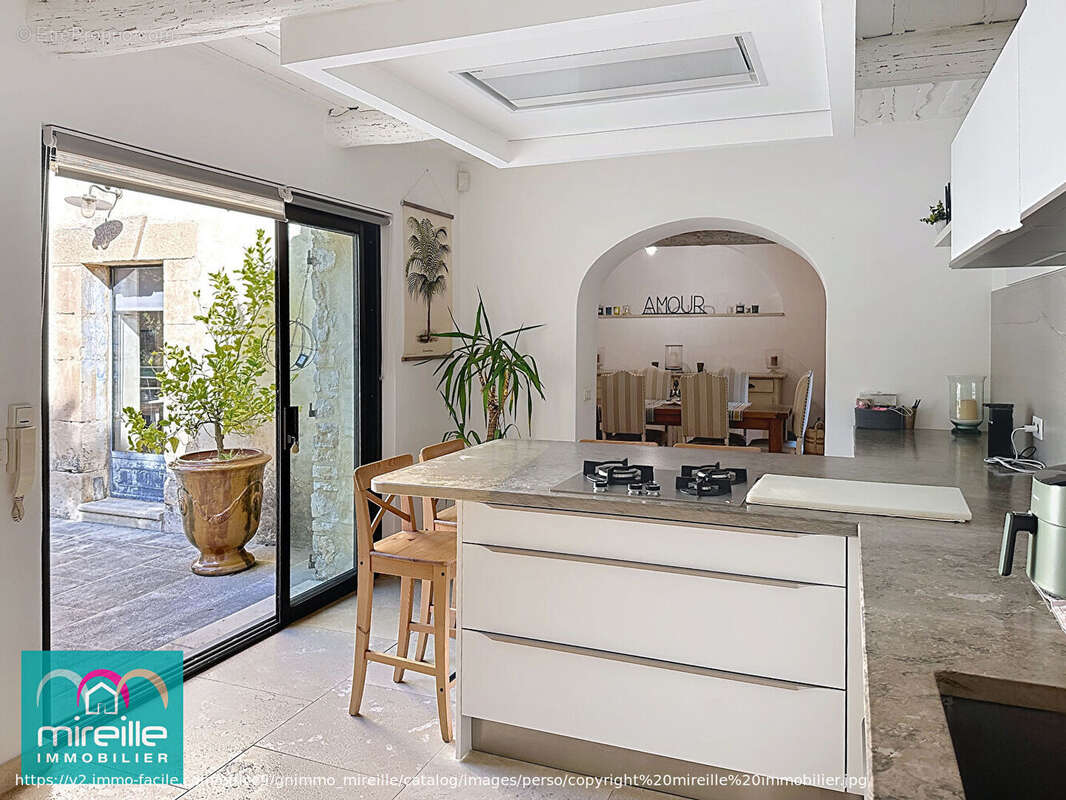 Maison à PERNES-LES-FONTAINES