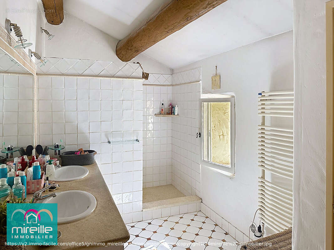 Maison à PERNES-LES-FONTAINES