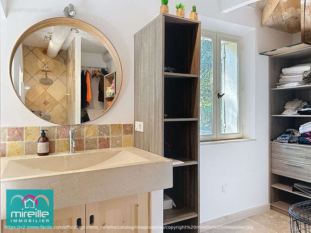 Maison à PERNES-LES-FONTAINES