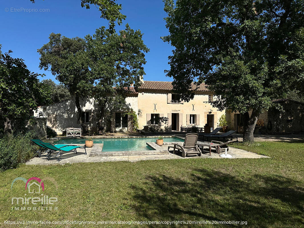 Maison à PERNES-LES-FONTAINES