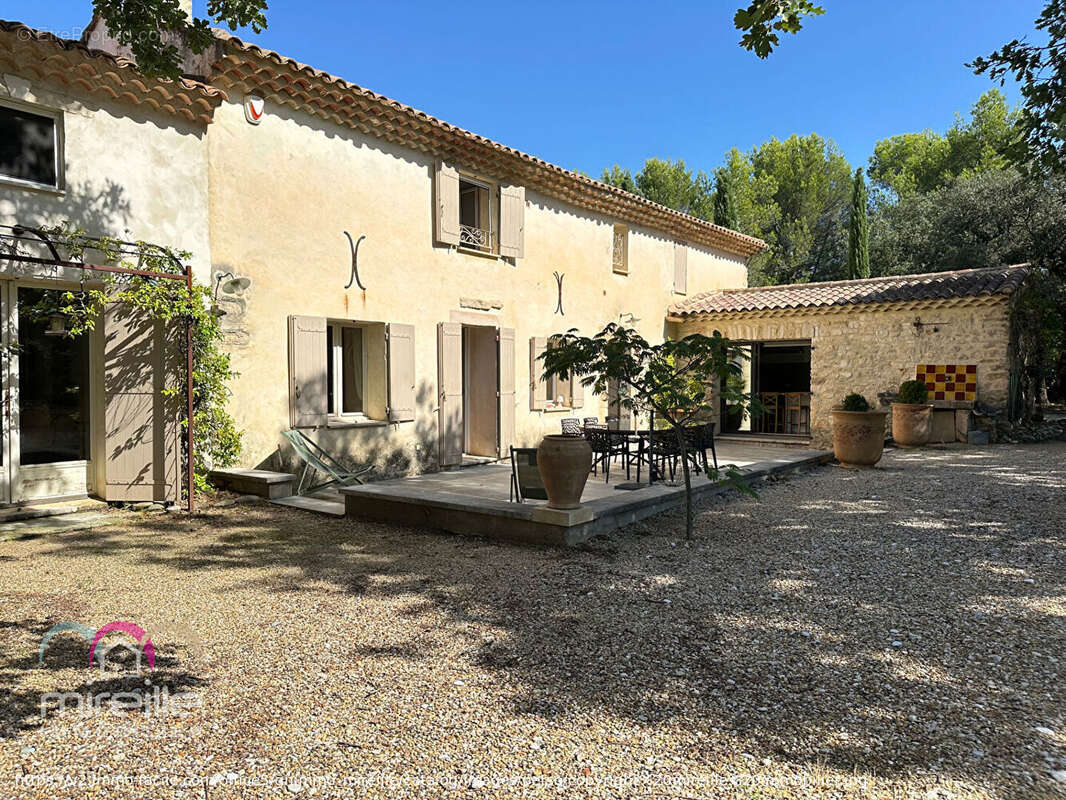 Maison à PERNES-LES-FONTAINES