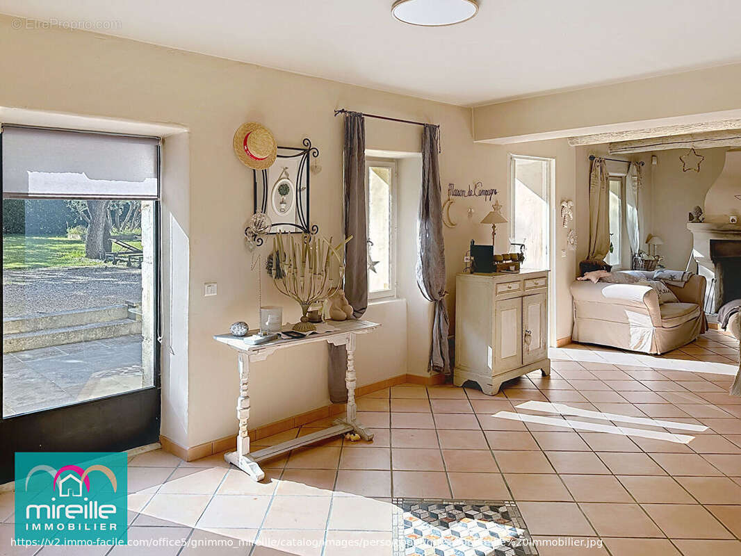 Maison à PERNES-LES-FONTAINES