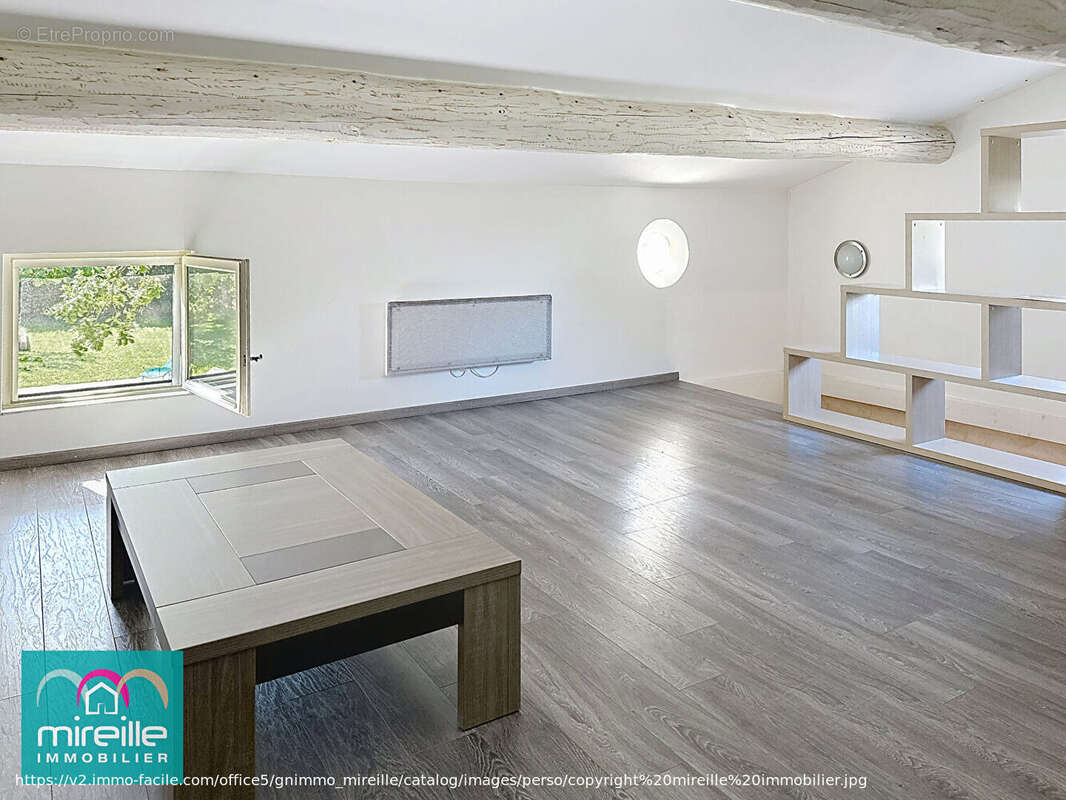 Maison à PERNES-LES-FONTAINES