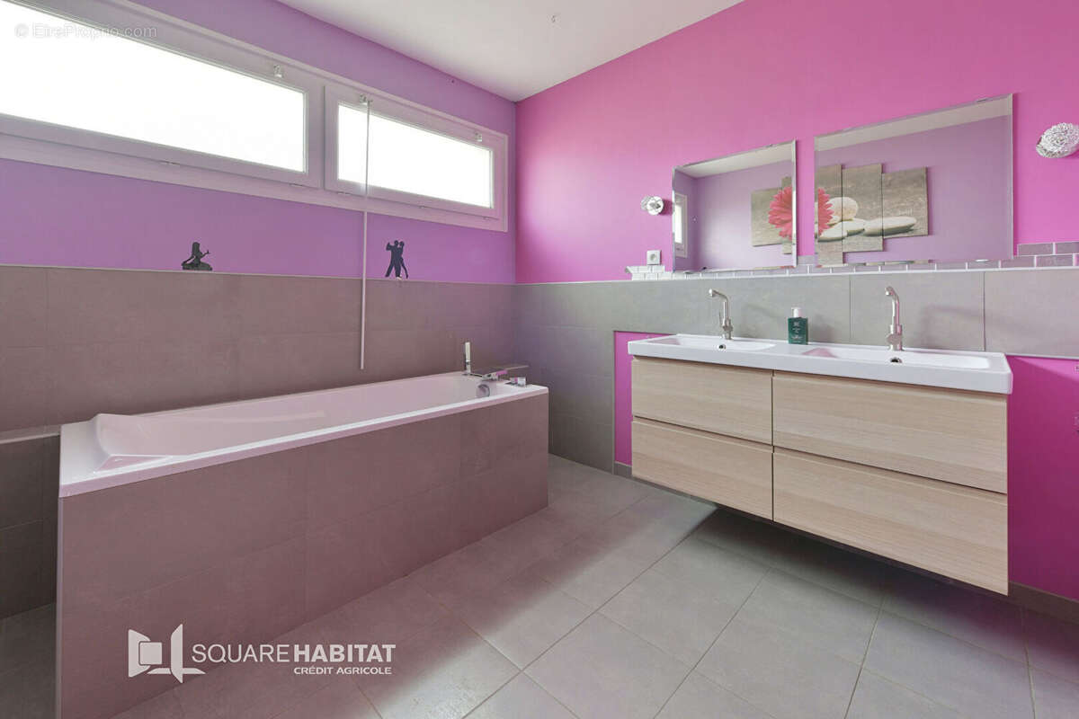 Maison à CONDE-SUR-NOIREAU