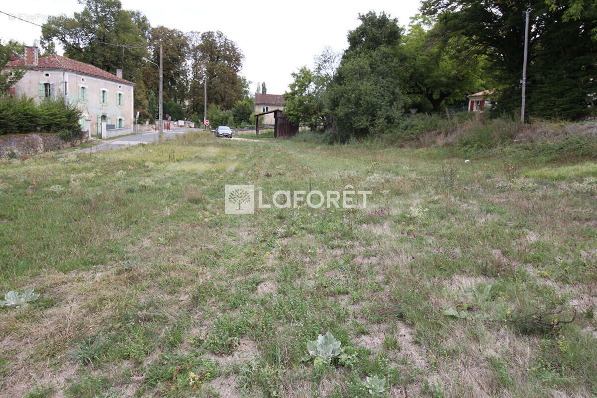 Terrain à LA CHAPELLE-FAUCHER