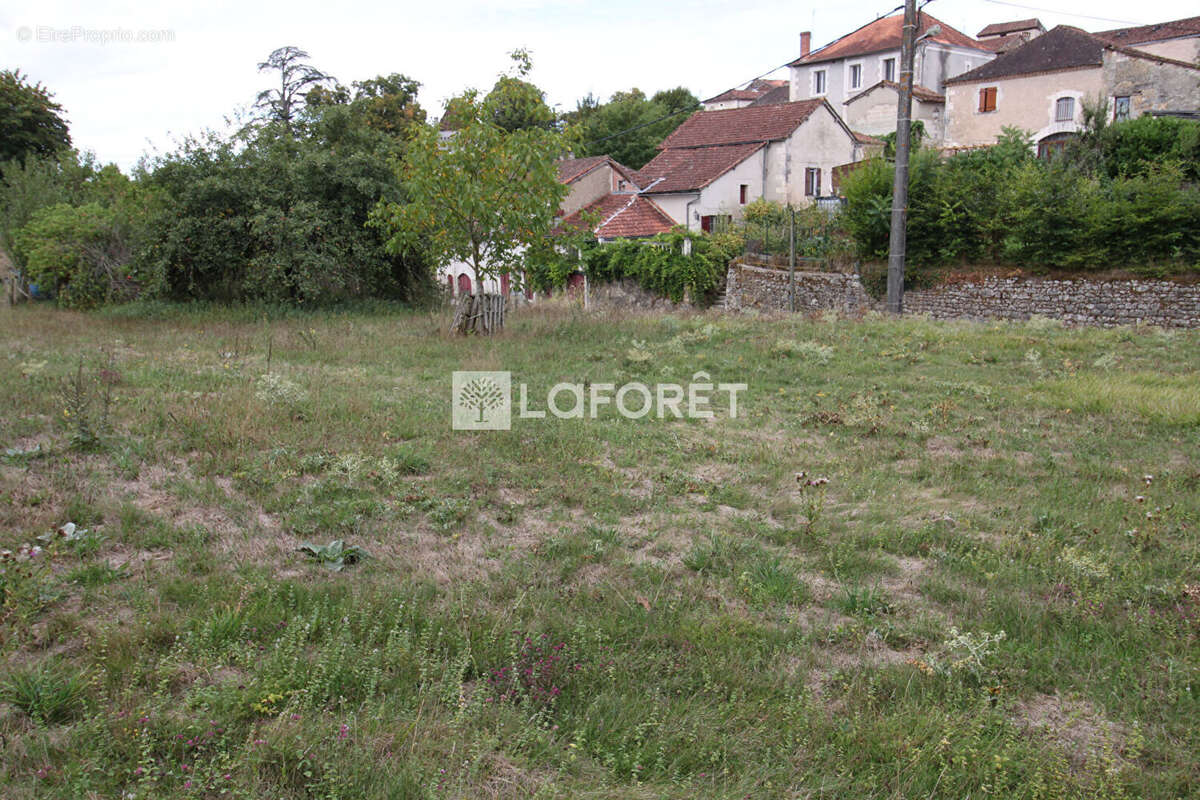 Terrain à LA CHAPELLE-FAUCHER