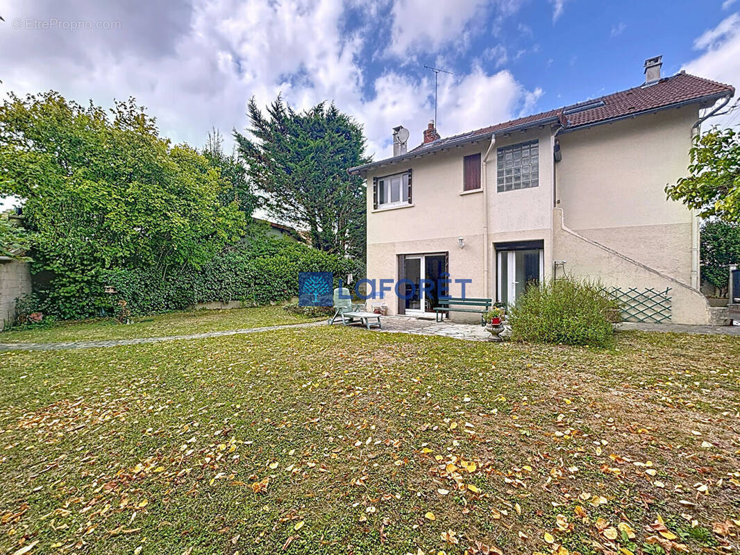 Maison à SAVIGNY-SUR-ORGE