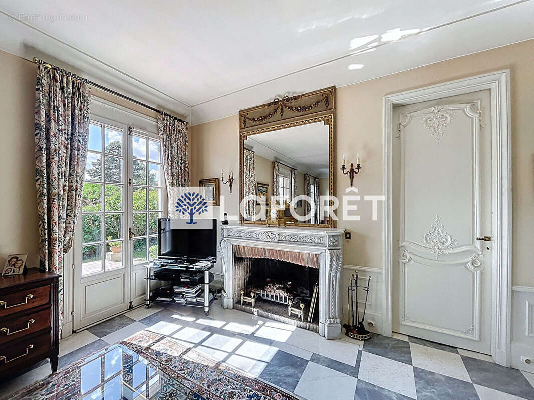 Maison à SAINT-NOM-LA-BRETECHE