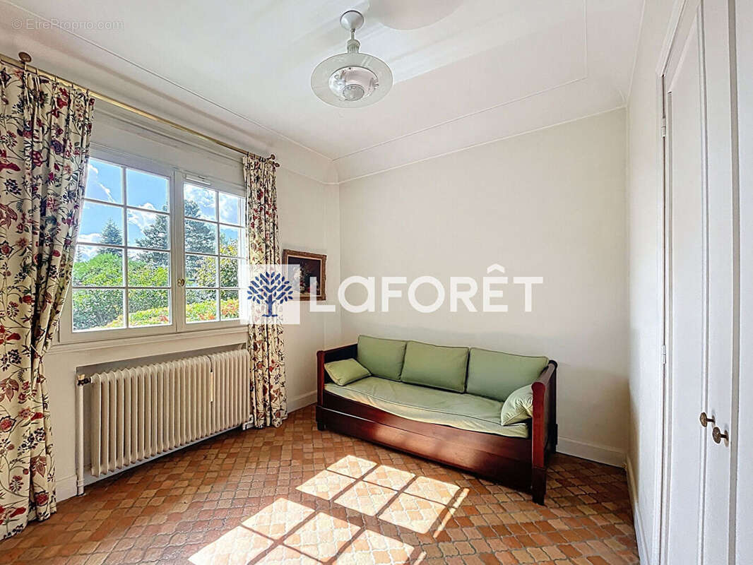 Maison à SAINT-NOM-LA-BRETECHE