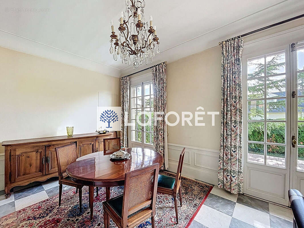 Maison à SAINT-NOM-LA-BRETECHE