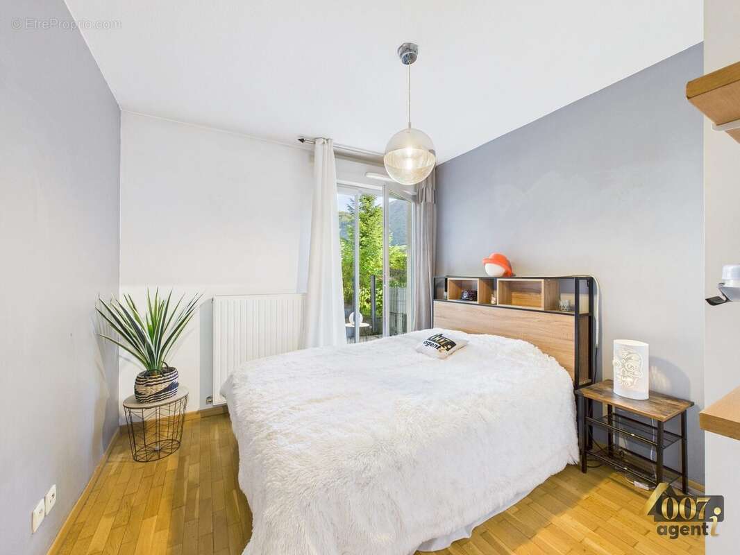 Appartement à CHALLES-LES-EAUX