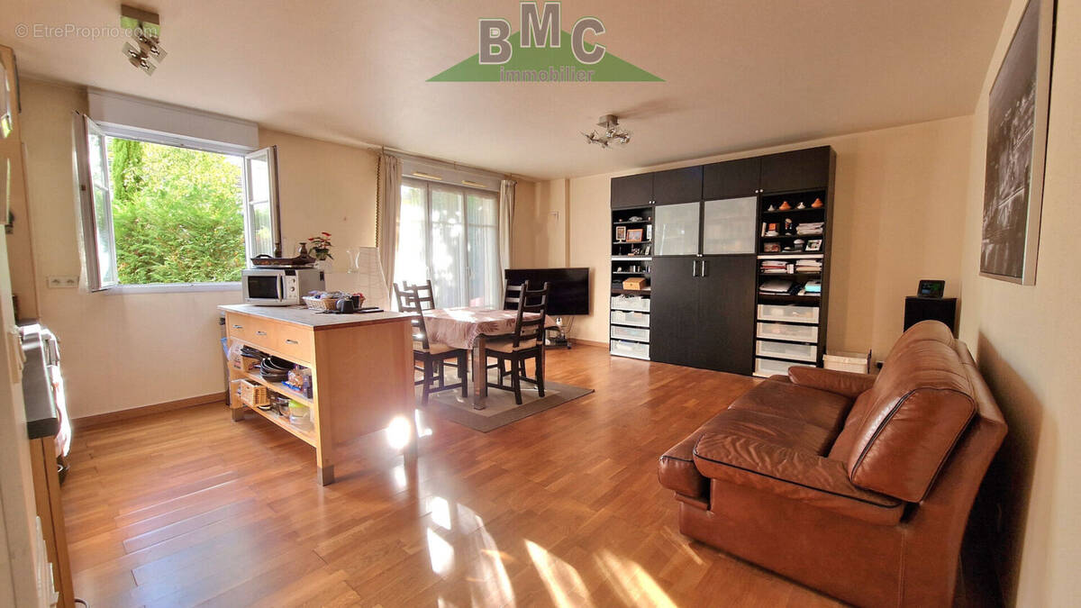 Appartement à LE PLESSIS-BOUCHARD