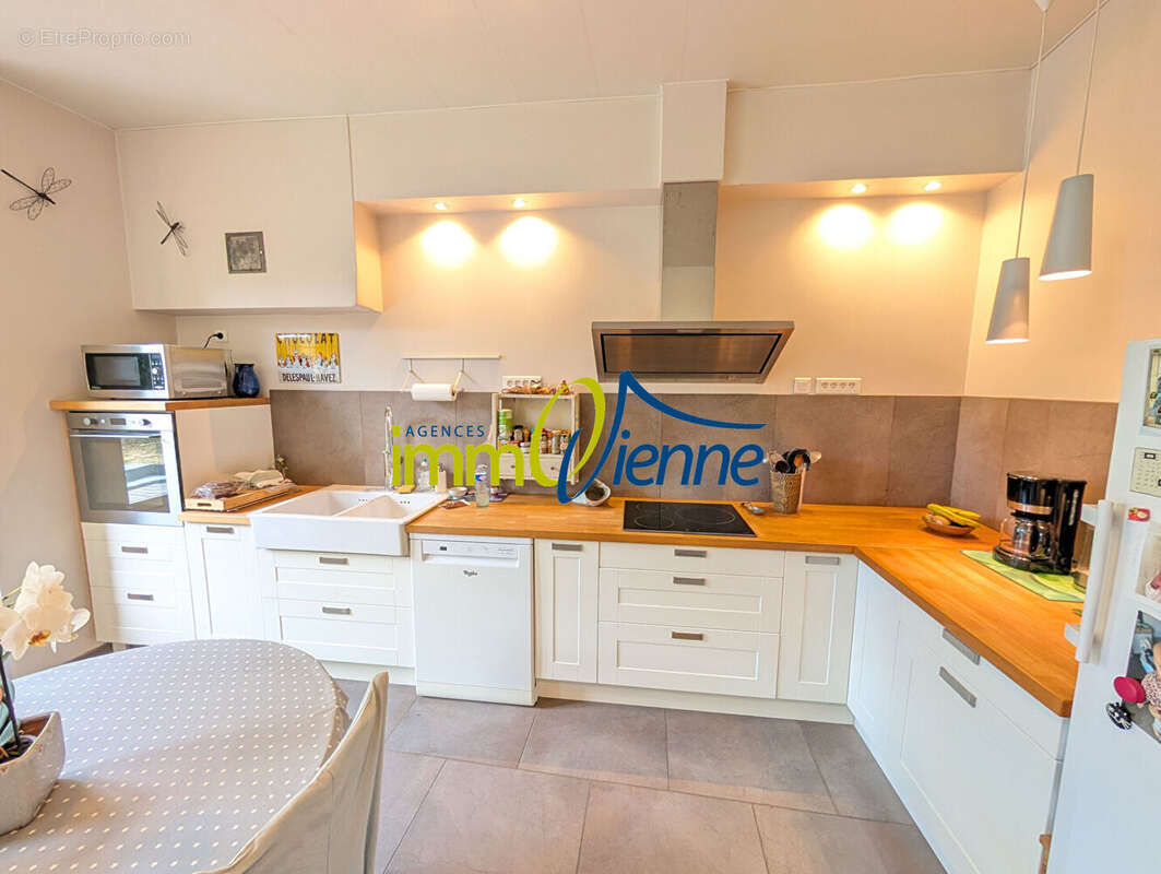 Maison à LUSSAC-LES-CHATEAUX