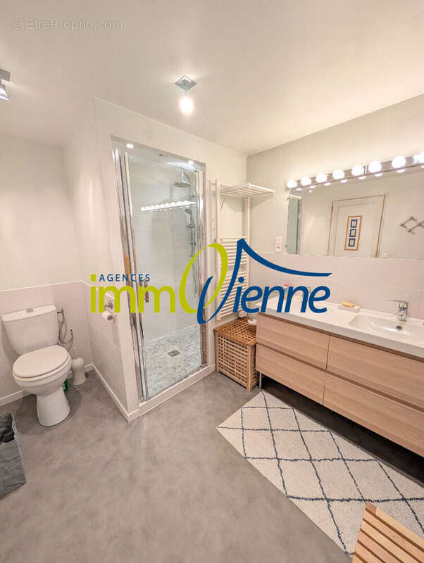 Maison à LUSSAC-LES-CHATEAUX