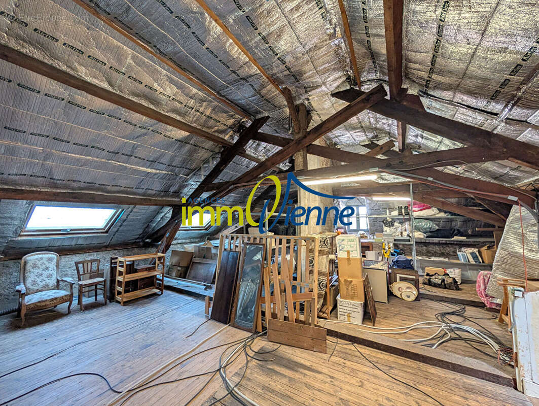 Maison à LUSSAC-LES-CHATEAUX