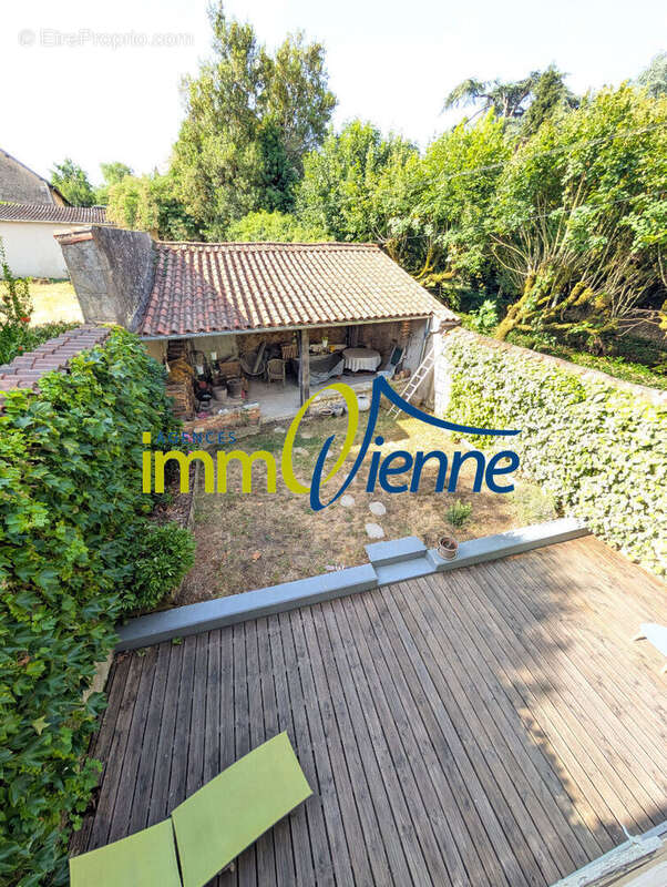 Maison à LUSSAC-LES-CHATEAUX