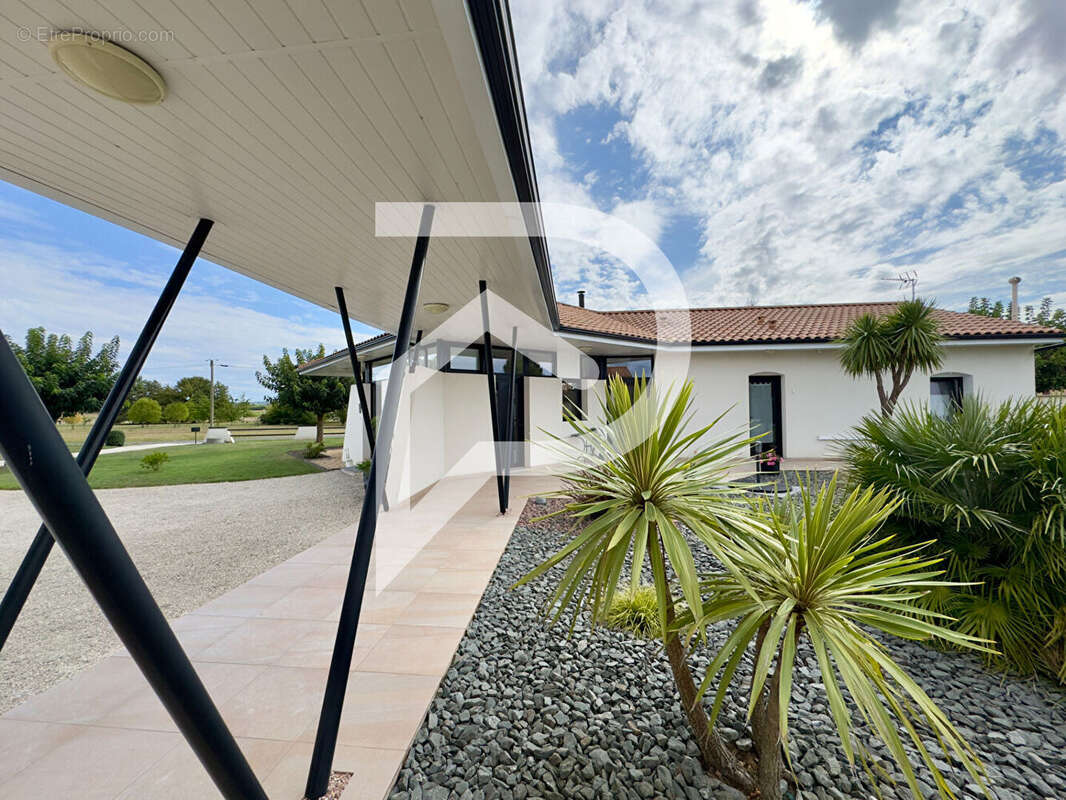 Maison à SAINT-PIERRE-D&#039;EYRAUD