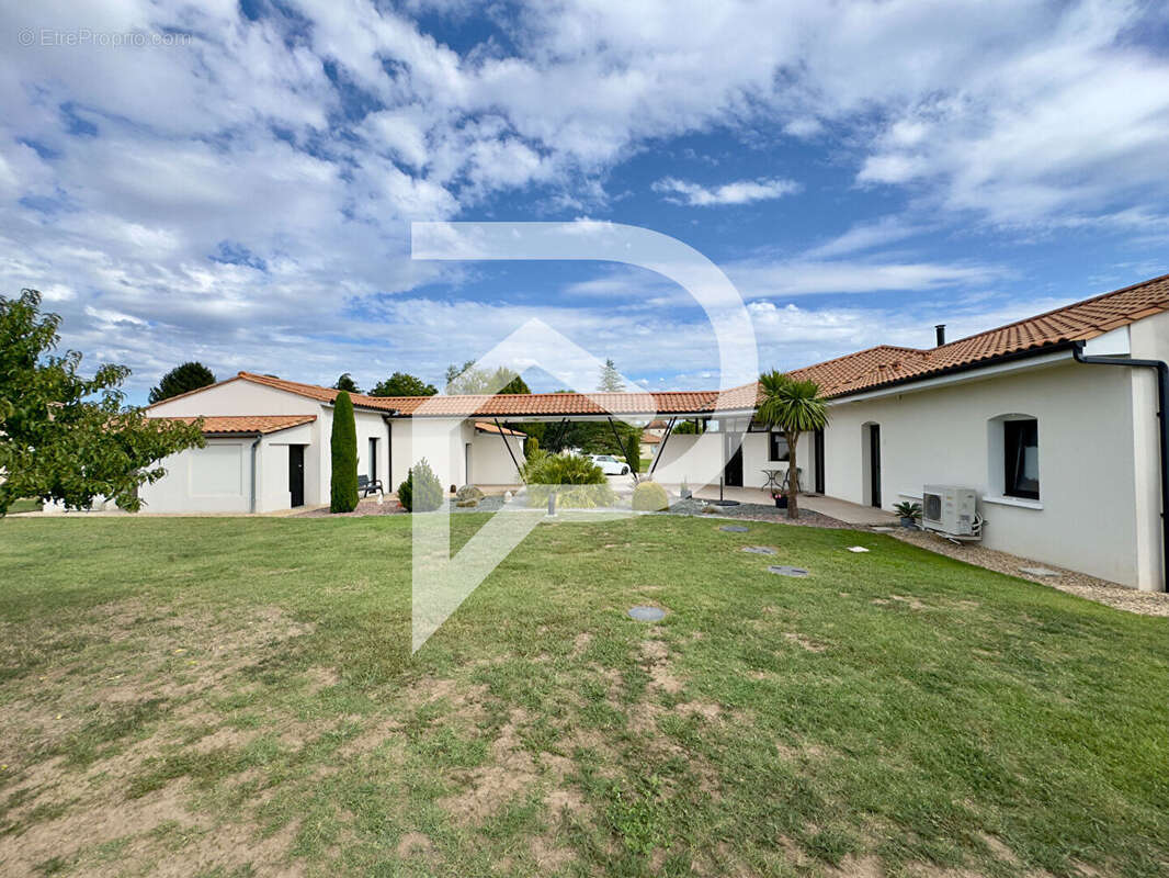 Maison à SAINT-PIERRE-D&#039;EYRAUD