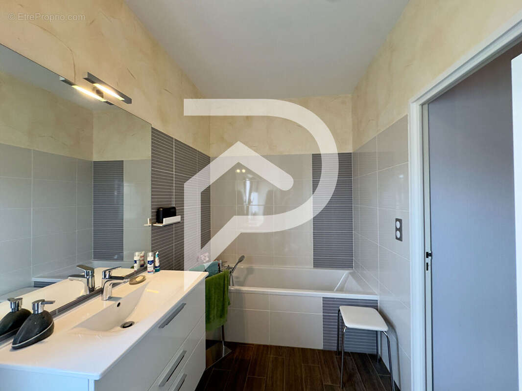 Maison à SAINT-PIERRE-D&#039;EYRAUD