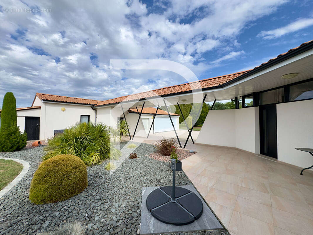 Maison à SAINT-PIERRE-D&#039;EYRAUD