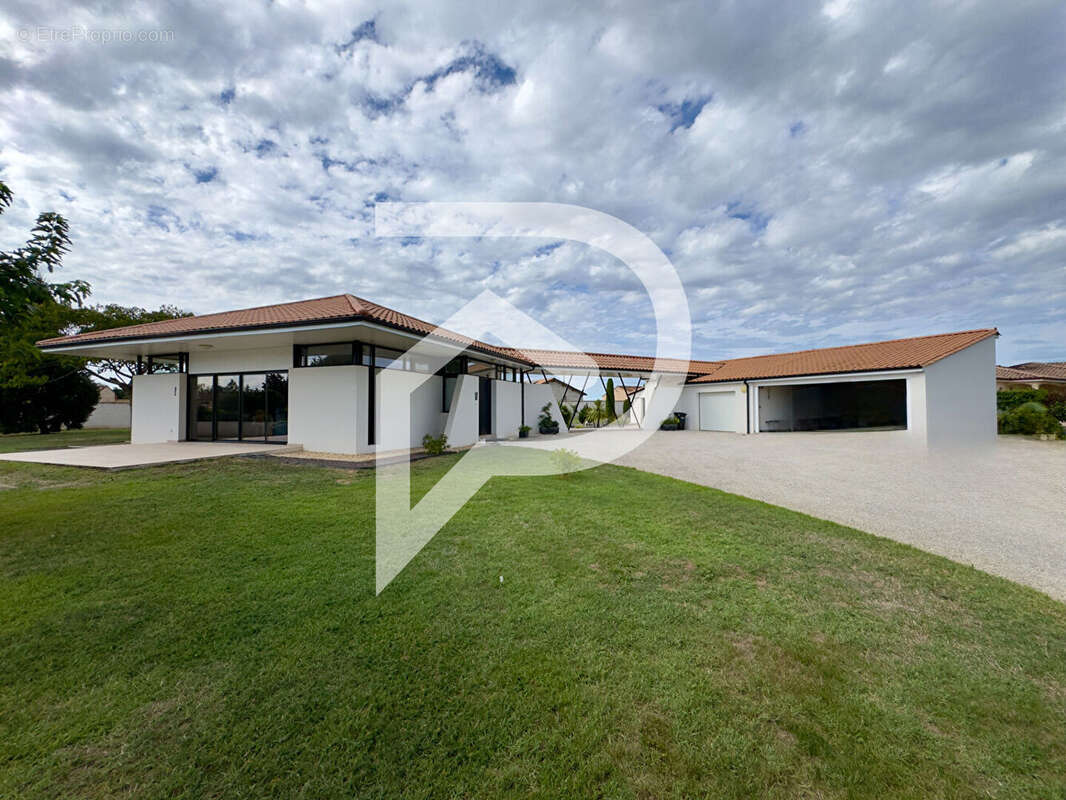 Maison à SAINT-PIERRE-D&#039;EYRAUD