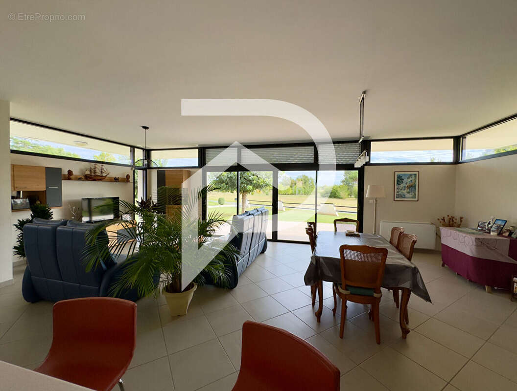 Maison à SAINT-PIERRE-D&#039;EYRAUD