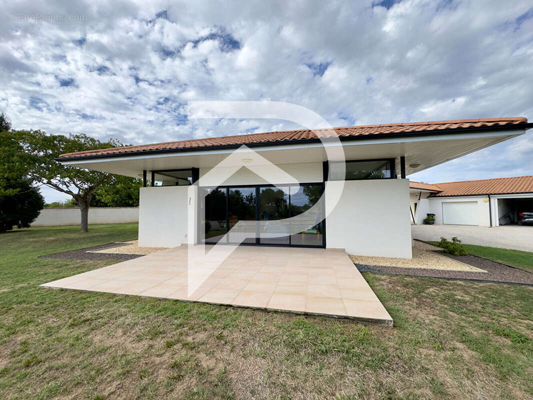 Maison à SAINT-PIERRE-D&#039;EYRAUD