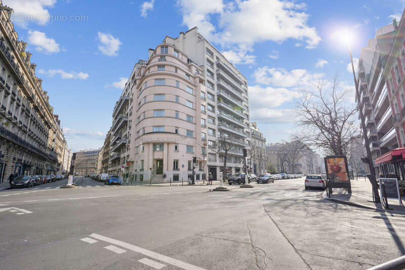 Appartement à PARIS-17E