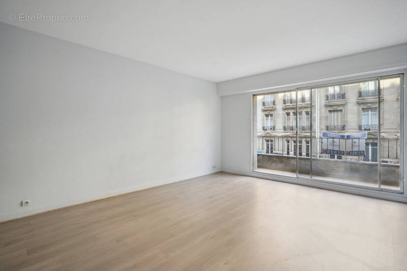 Appartement à PARIS-17E