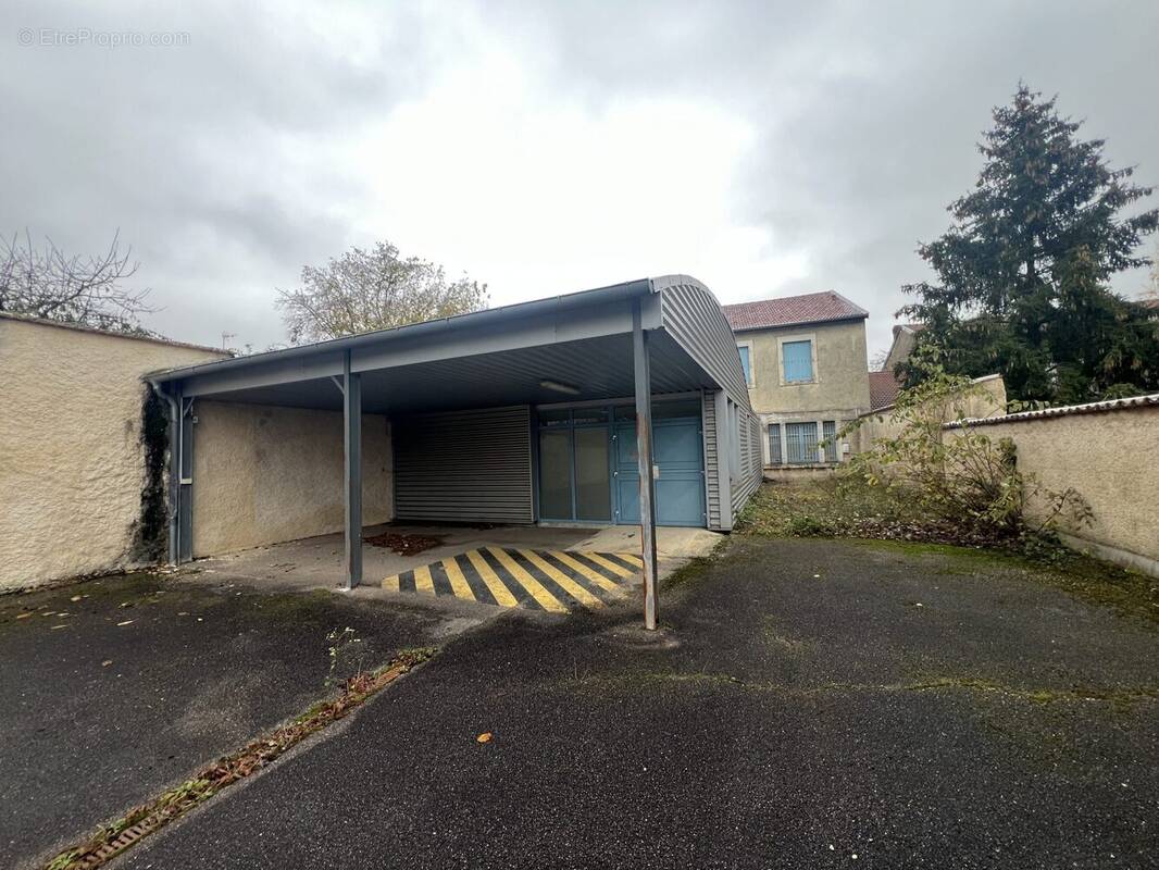 Commerce à VIGNEULLES-LES-HATTONCHATEL