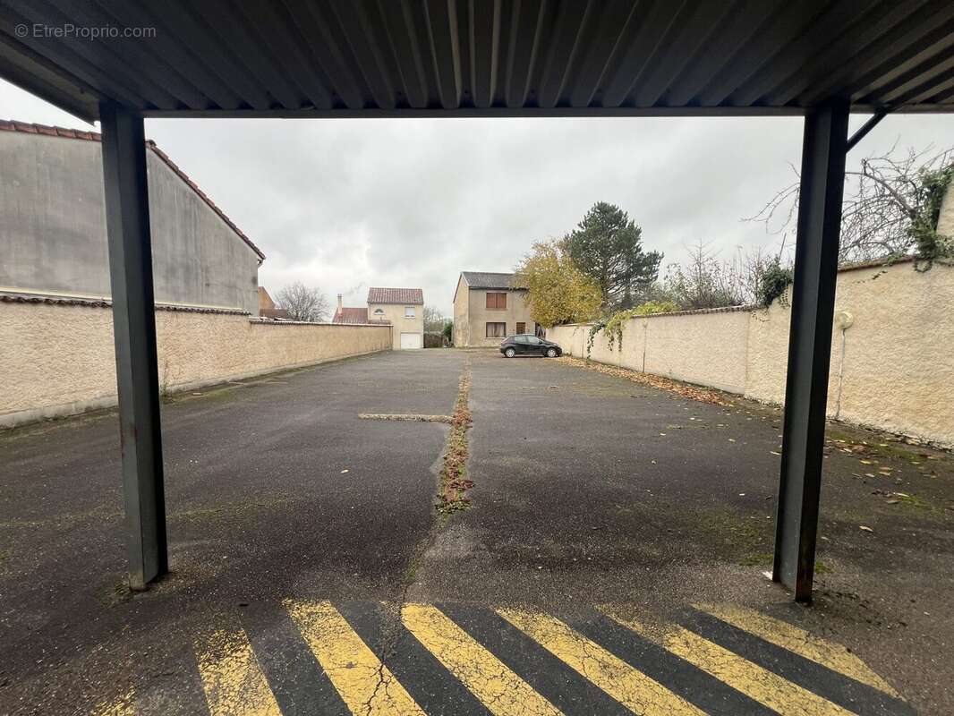 Commerce à VIGNEULLES-LES-HATTONCHATEL