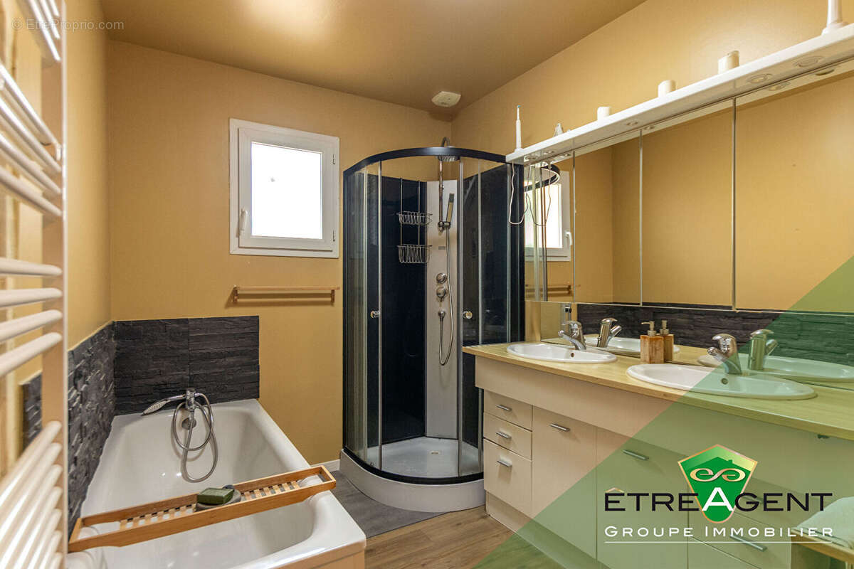 Maison à ARNIERES-SUR-ITON