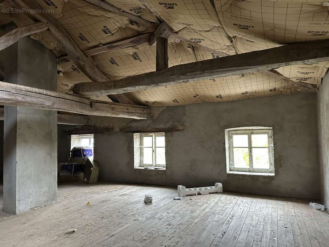 Combles (maison de droite) - Maison à OUROUX