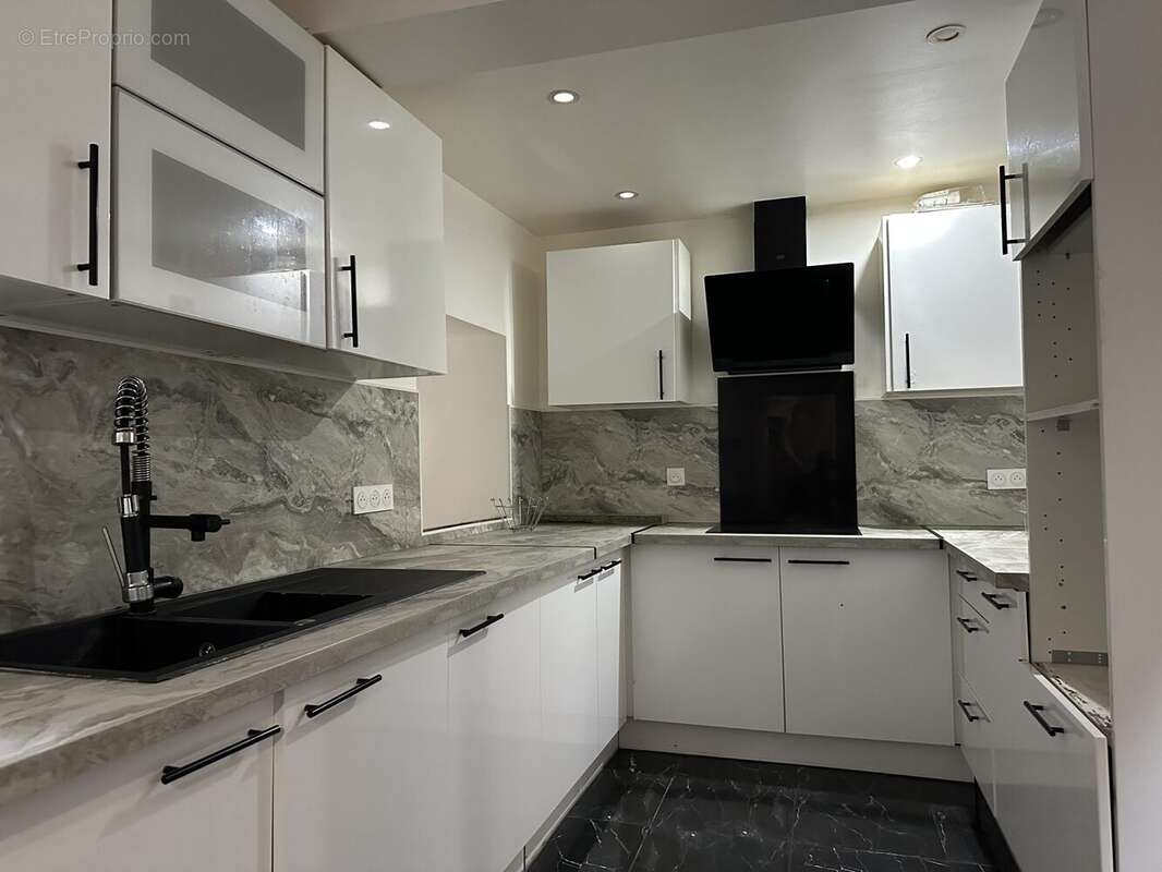 Cuisine (maison de droite) - Maison à OUROUX