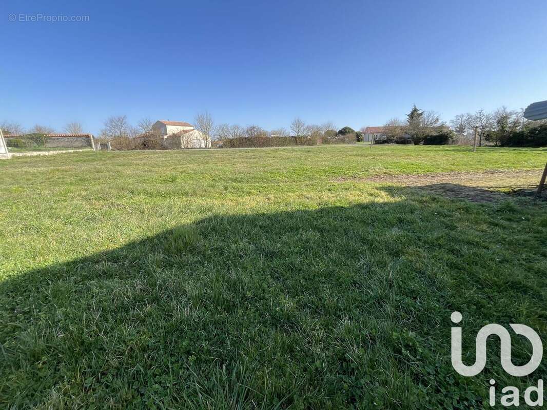 Photo 2 - Terrain à SAINT-VARENT