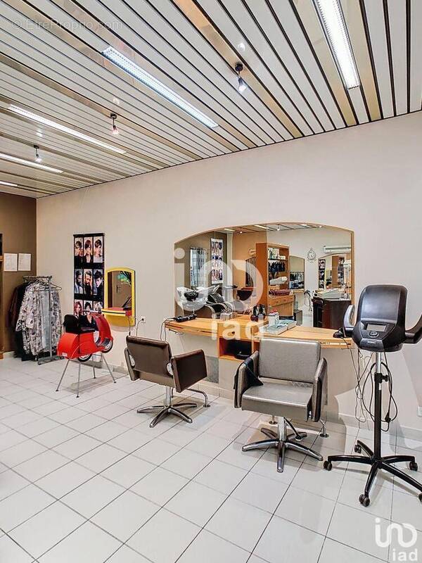 Photo 1 - Commerce à COUERON