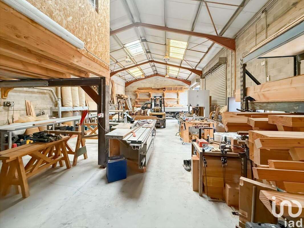 Photo 2 - Commerce à TOURVES