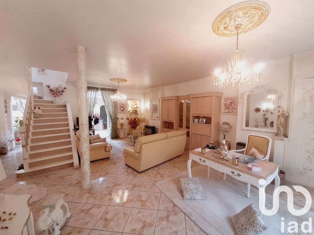 Photo 2 - Maison à ROMILLY-SUR-SEINE