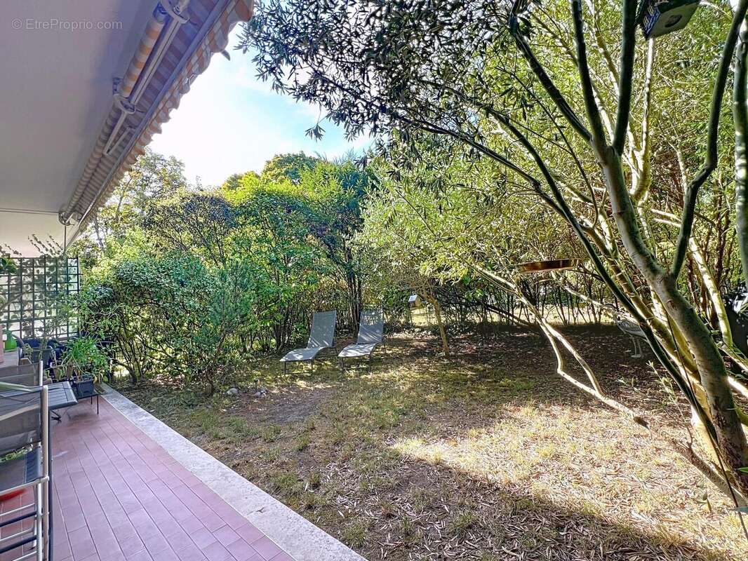 Photo 2 - Appartement à LE MESNIL-LE-ROI