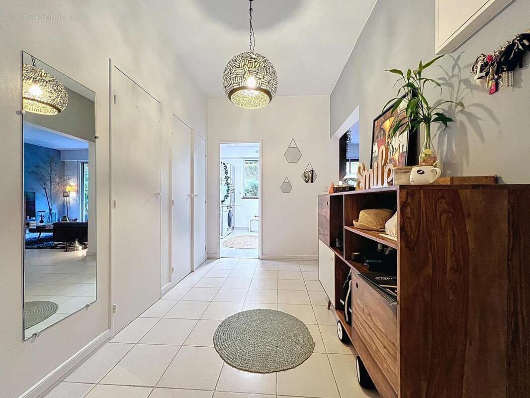 Photo 3 - Appartement à LE MESNIL-LE-ROI