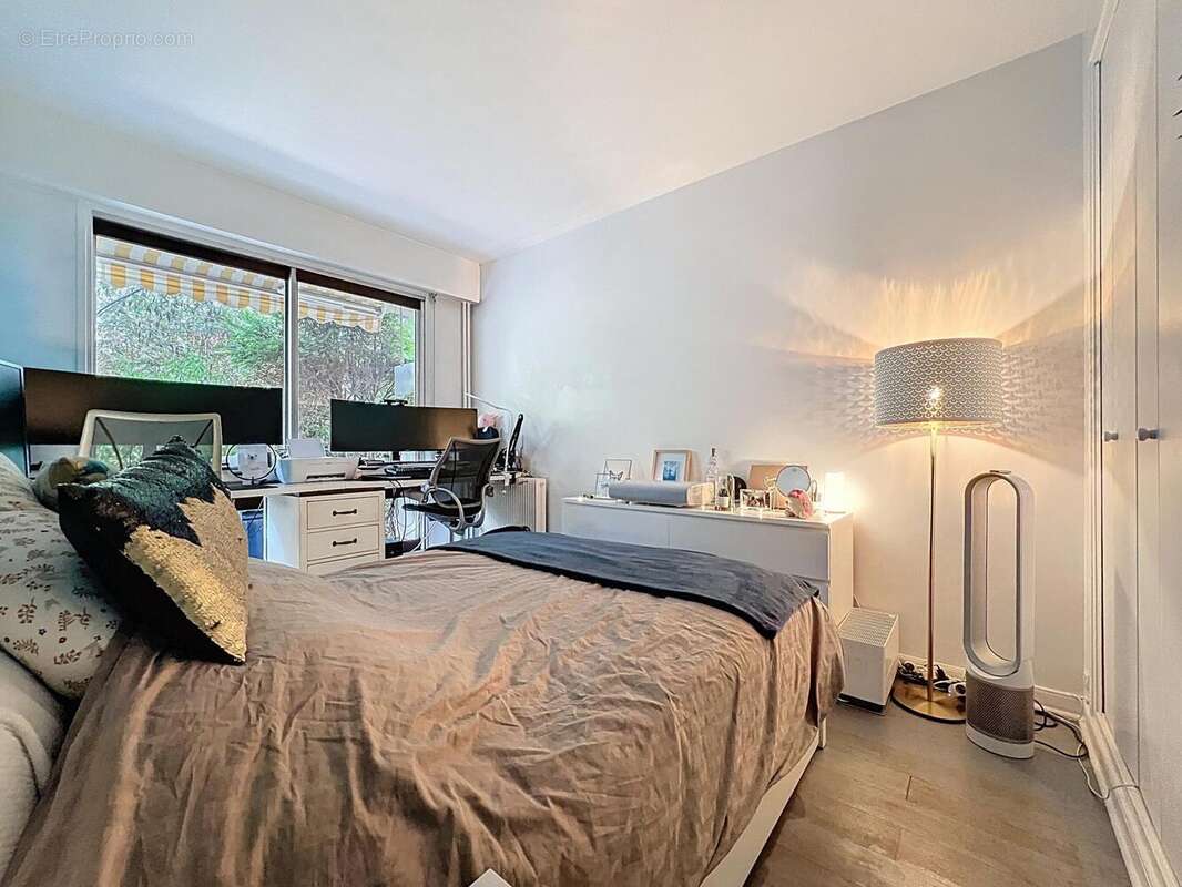 Photo 8 - Appartement à LE MESNIL-LE-ROI