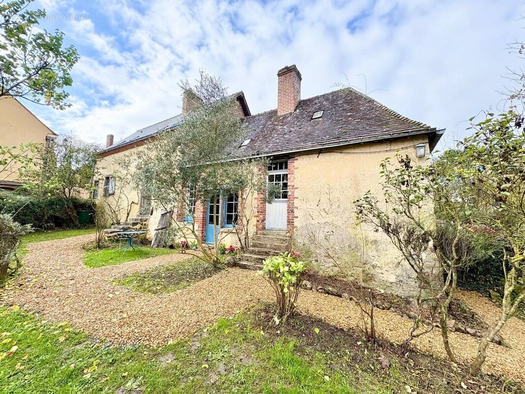 Photo 1 - Maison à MONTREUIL-LE-HENRI