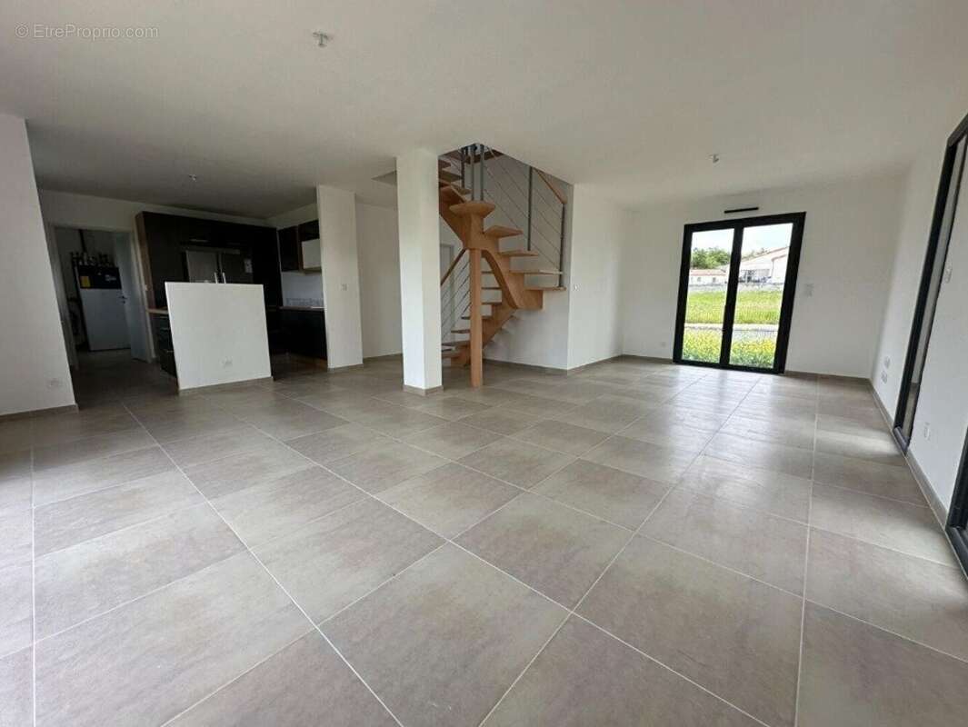 Photo 2 - Maison à NOUAILLE-MAUPERTUIS