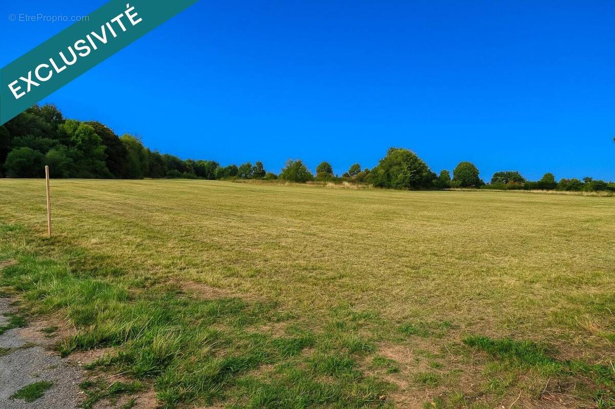 Photo 1 - Terrain à LATILLE