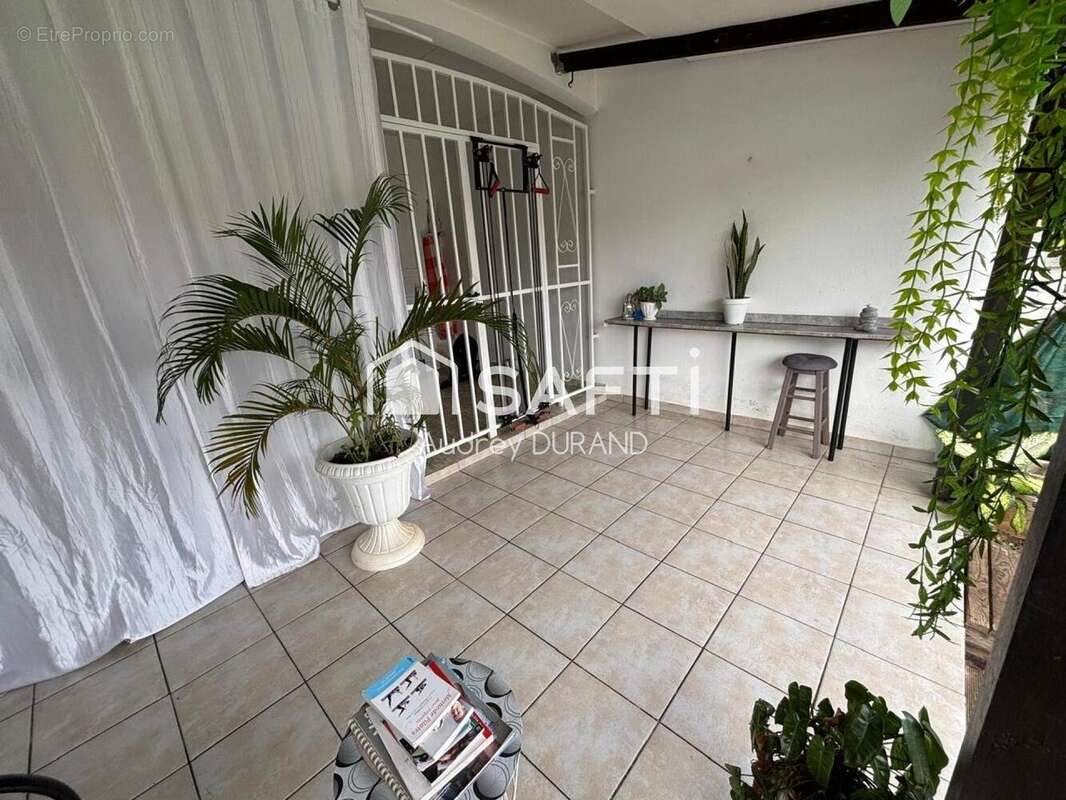 Photo 5 - Maison à REMIRE-MONTJOLY