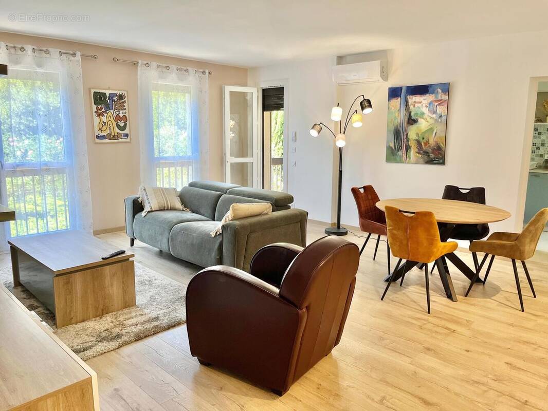 Photo 1 - Appartement à VILLENEUVE-LES-AVIGNON