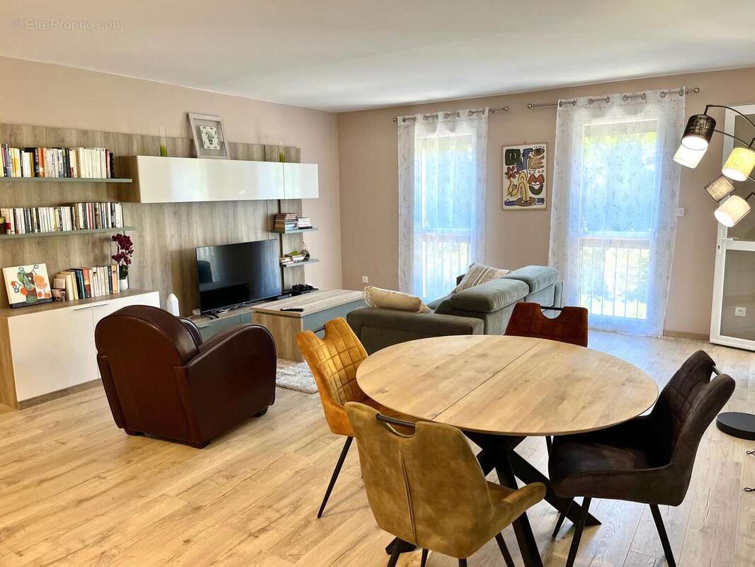Photo 2 - Appartement à VILLENEUVE-LES-AVIGNON