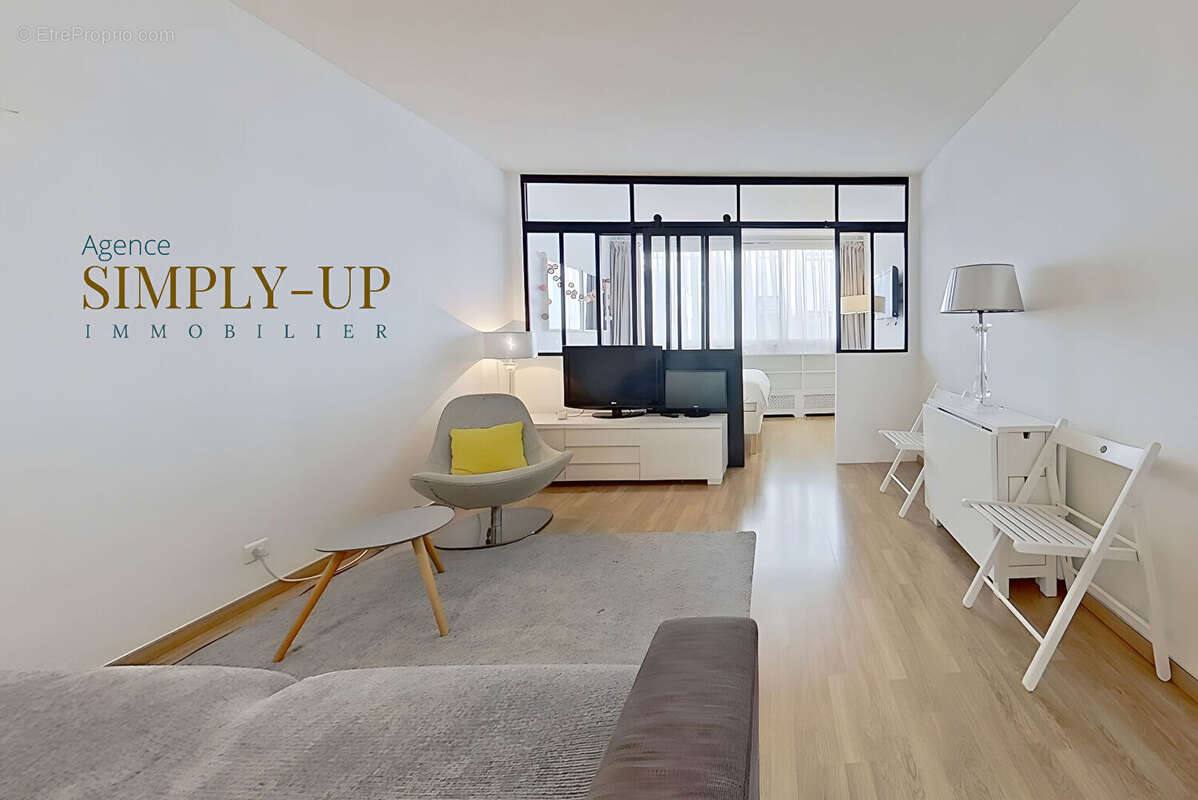 Appartement à PARIS-15E