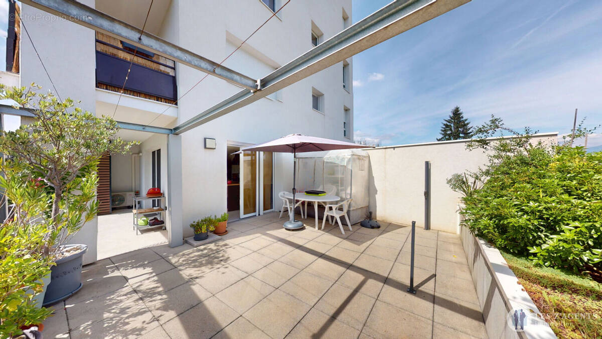 Appartement à SAINT-MARTIN-D'HERES